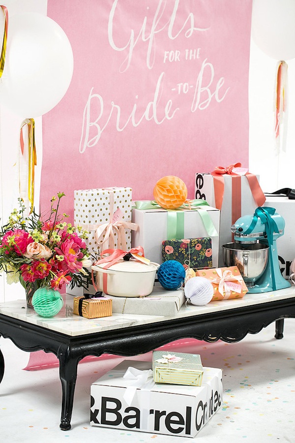bridal-shower-gift-table