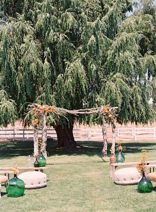 Caroline-tran-outdoor-malibu-wedding-ceremony-altar-pews-vintage