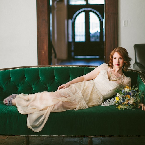 vangogh-rustic-van-gogh-velvet-couch-wedding-shoot-found-vintage-rentals