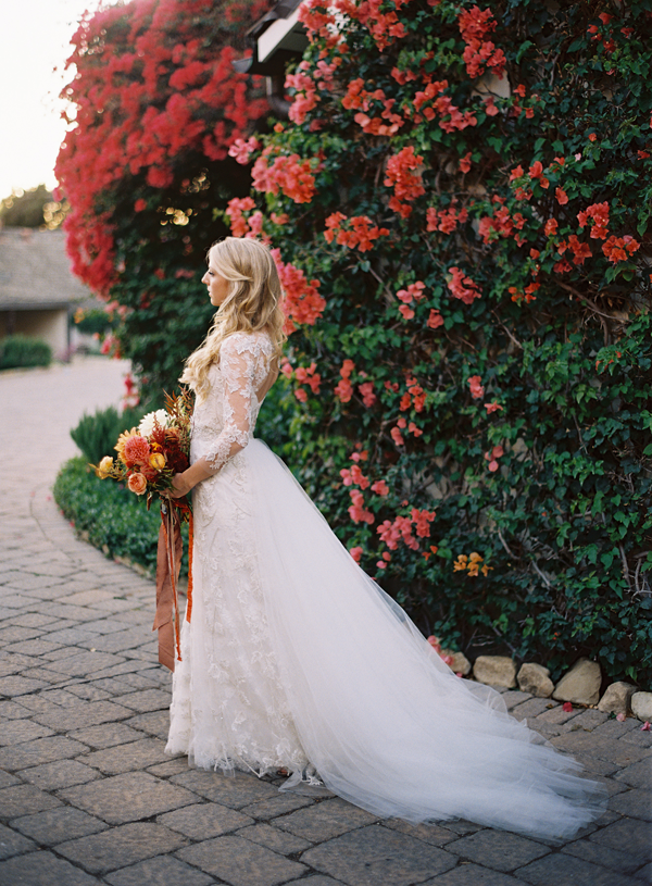 monique-lhuillier-lace-train-wedding-dress